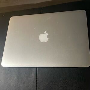 This is a MacBook Pro ( 2012 ). The screen is 13-13.3 inches .